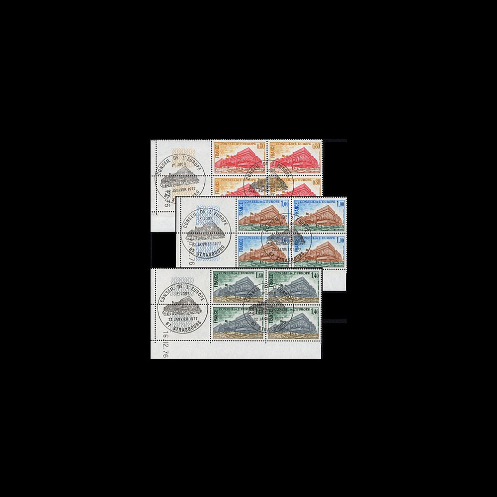 CE28-PJ4 : 1977 - Timbres de service Conseil de l'Europe en bloc de 4