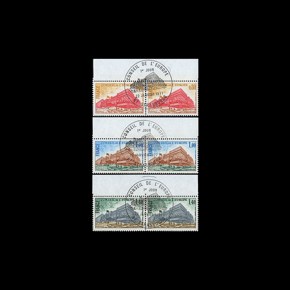 CE28-PJ2 : 1977 - Timbres de service Conseil de l'Europe en paire