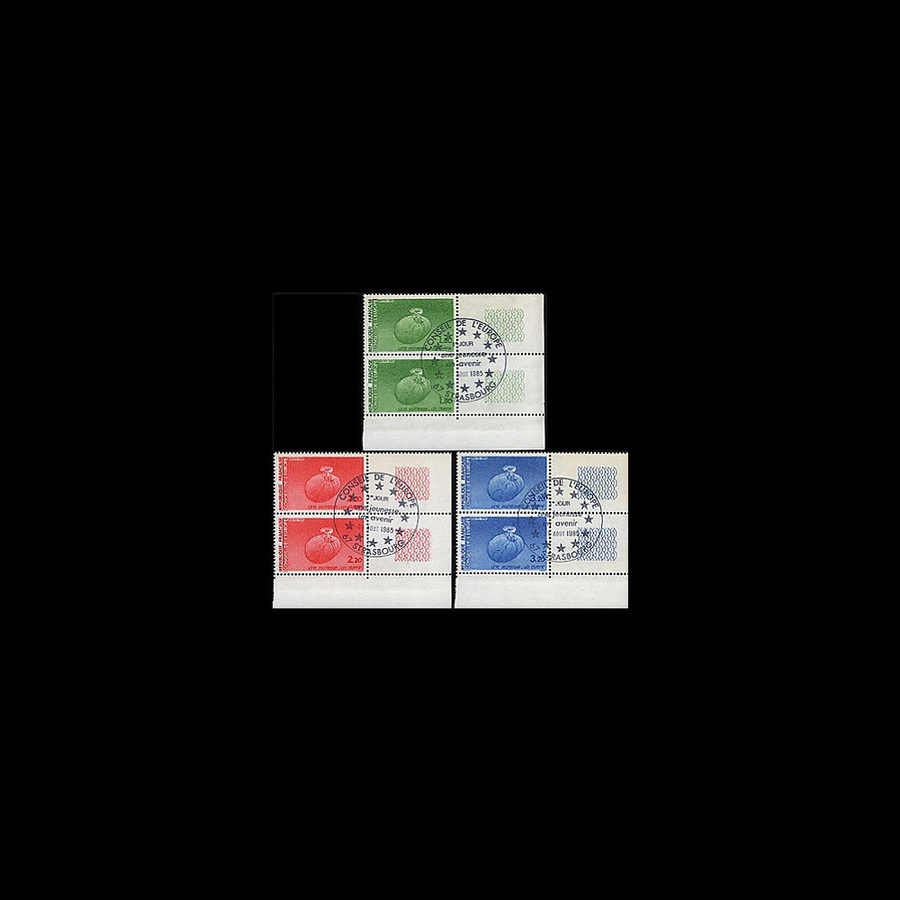 CE36-PJ2 : 1985 - Timbres de service Conseil de l'Europe en paire